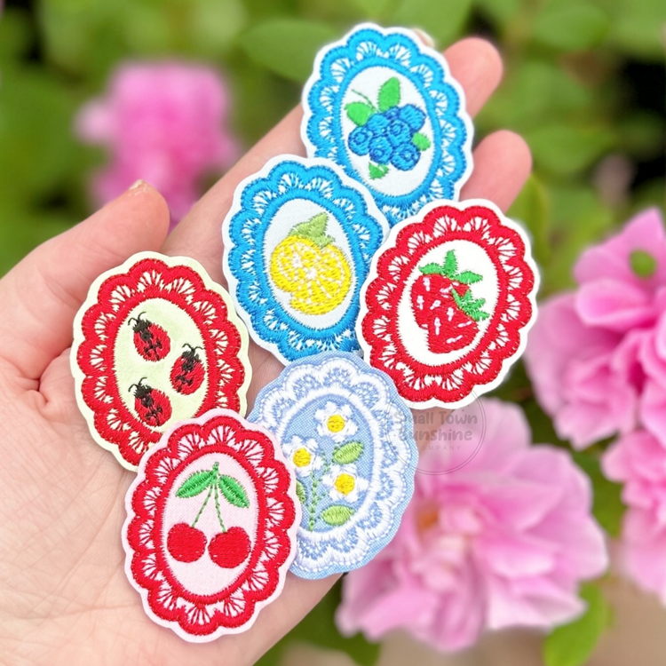 Vintage Lace Cameo Badge Toppers