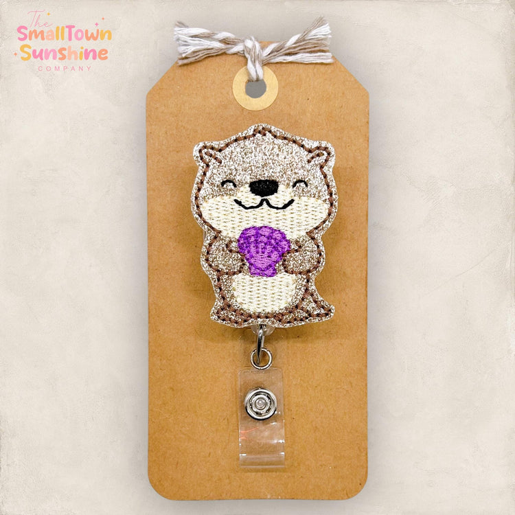 Seashell Otter Badge Topper