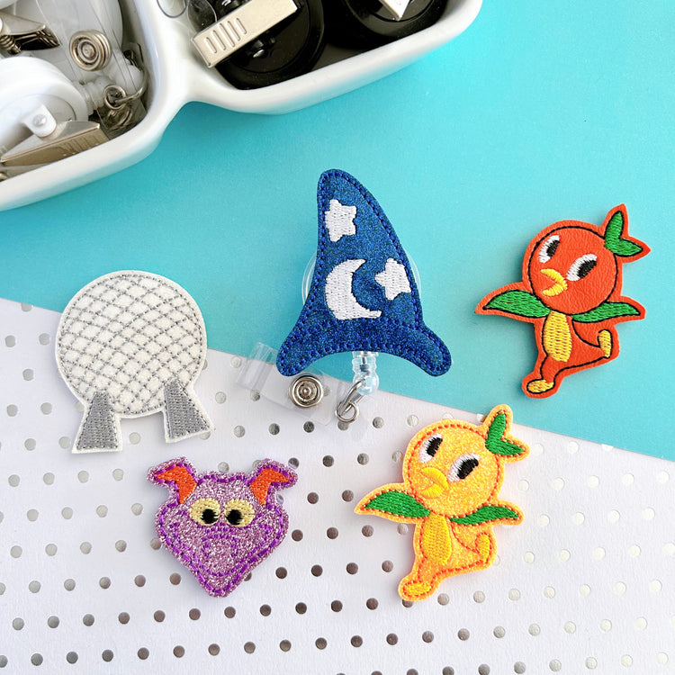 Attractions & Co Badge Toppers